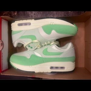 Nike Air Max 1 Green Sneakers